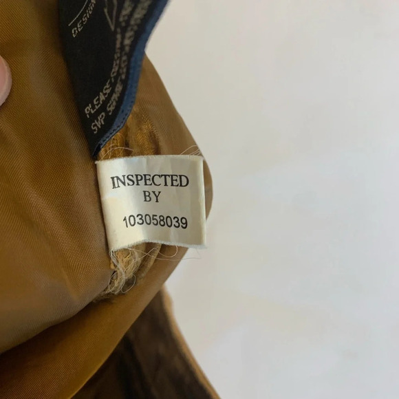 Danier suede straight leg pants  in tan color size 6. - Picture 4 of 11